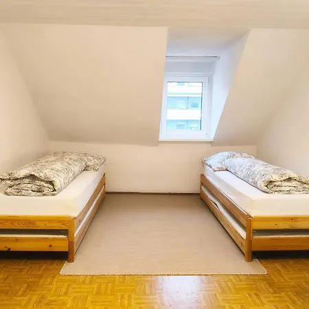 Ganze In Karlsruhe, 2 Schlafzimmer, 3 Betten, Kueche, Bad, Altbau, Stadtmitte *