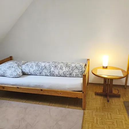 Ganze In Karlsruhe, 2 Schlafzimmer, 3 Betten, Kueche, Bad, Altbau, Stadtmitte קרלסרוהה