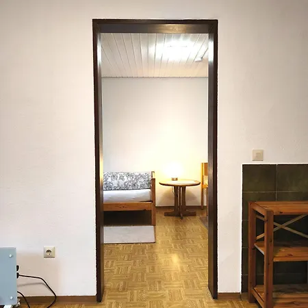 Ganze In Karlsruhe, 2 Schlafzimmer, 3 Betten, Kueche, Bad, Altbau, Stadtmitte * קרלסרוהה