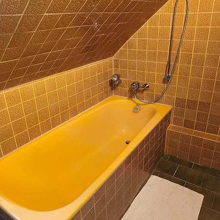 Ganze In Karlsruhe, 2 Schlafzimmer, 3 Betten, Kueche, Bad, Altbau, Stadtmitte דירה קרלסרוהה
