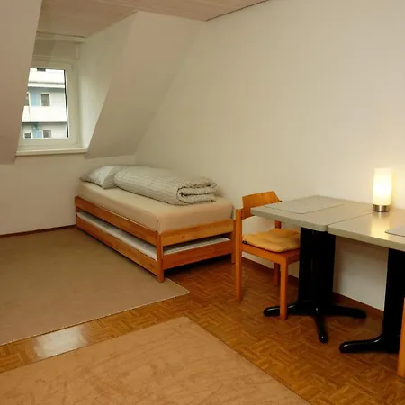 Ganze In Karlsruhe, 2 Schlafzimmer, 3 Betten, Kueche, Bad, Altbau, Stadtmitte דירה קרלסרוהה