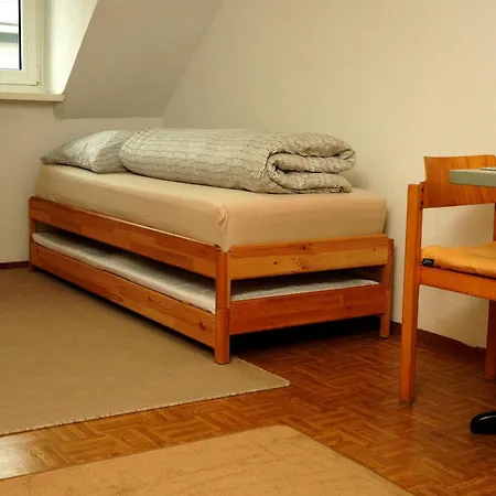 Ganze In Karlsruhe, 2 Schlafzimmer, 3 Betten, Kueche, Bad, Altbau, Stadtmitte