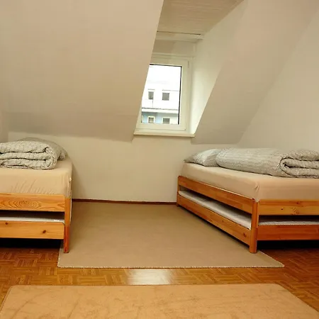 Ganze In Karlsruhe, 2 Schlafzimmer, 3 Betten, Kueche, Bad, Altbau, Stadtmitte קרלסרוהה