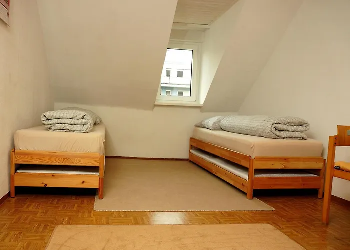 Ganze Wohnung In Karlsruhe, 2 Schlafzimmer, 3 Betten, Kueche, Bad, Altbau, Stadtmitte Karlsruhe